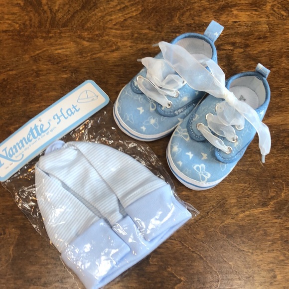 Infants, so adorable, shoes and hat‎ - Picture 1 of 11